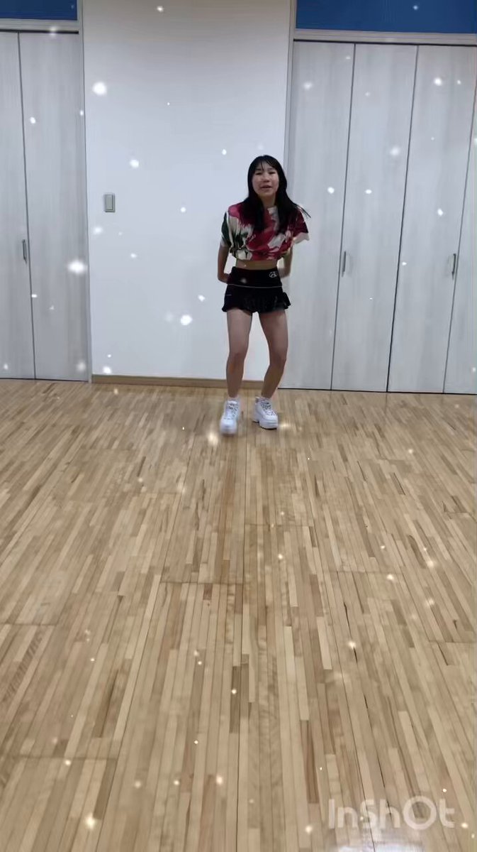 洋一さんからプレゼントでいただいたtenboさんのTシャツを着て大好きなHANAのROSEを踊りました✨ブーゲンビリアの柄なのでROSE🌹だと少しイメージが違いますが、「咲いた花」という振り付けが入っているので、この曲がぴったりだと思いました。素敵なTシャツこれからも大切に着ます❣️ありがとうござい