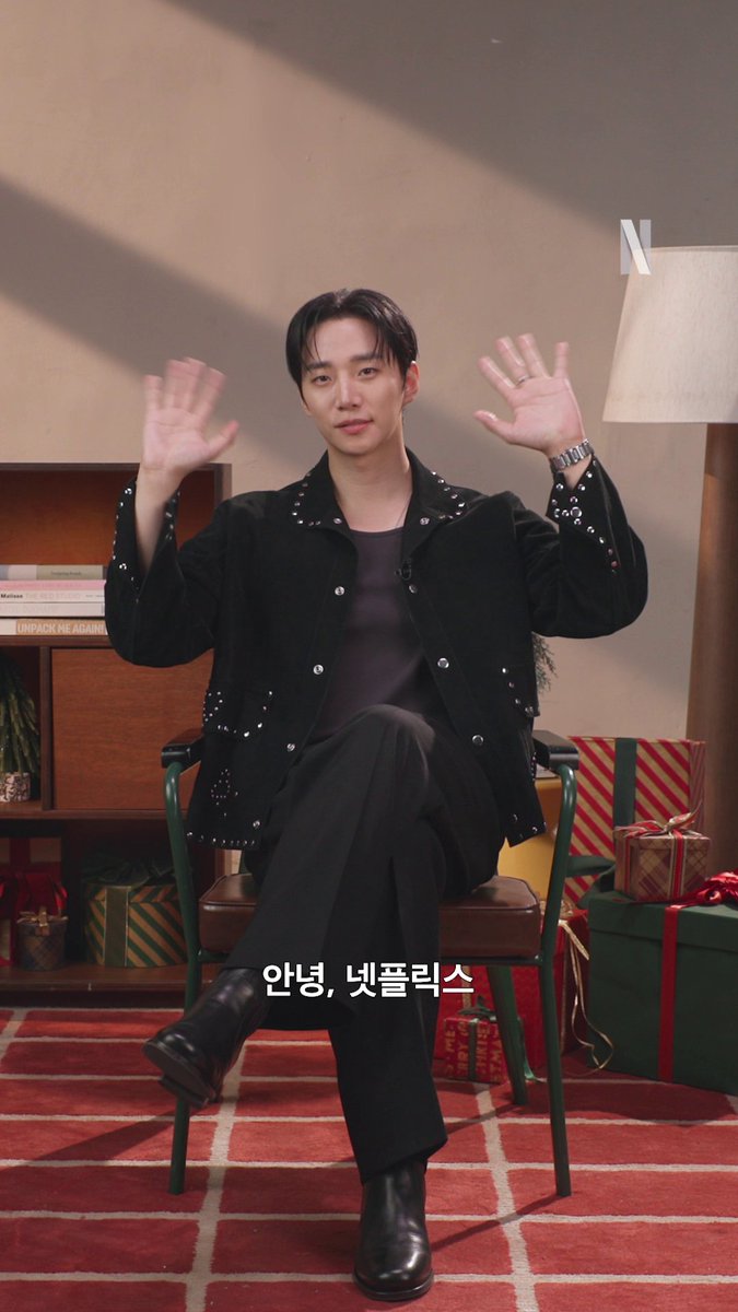<캐셔로> 주인공 강상웅 본인 등판! 월급 탈탈 털어 세상을 구하는 생활 밀착형 히어로물 <캐셔로>, 12월 26일 공개. 오직 넷플릭스에서. * 눌러서 크게 보기 *