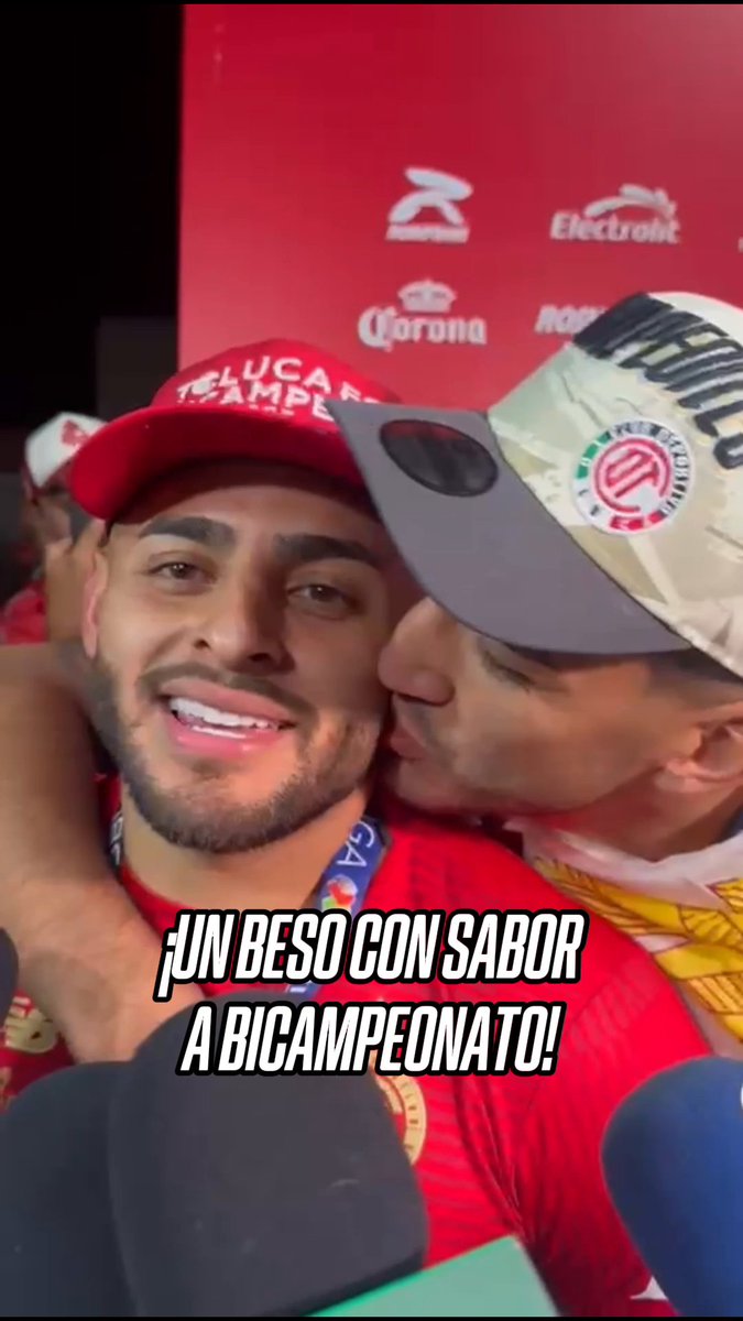 ¡ESTO SE DESCONTROLÓ! 🤯 El beso de Federico Pereira a Alexis Vegas tras conseguir el bicampeonato de Toluca 😘 ❤️