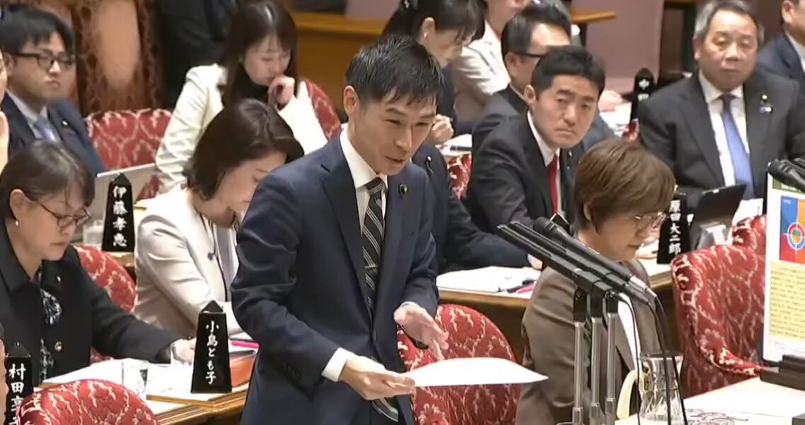 山添拓「増大した軍事費は平和の強化に繋がらないが？」 小泉防衛相「まず山添先生のその思いは是非言うべき相手を考えて頂きたい。中国は20年間で約7倍軍事費・防衛費を増加させている」 「日本だけが防衛力を増強させているような前提は不正確なのでまず前提を合わせたい」 スンズロー、強すぎる🤣