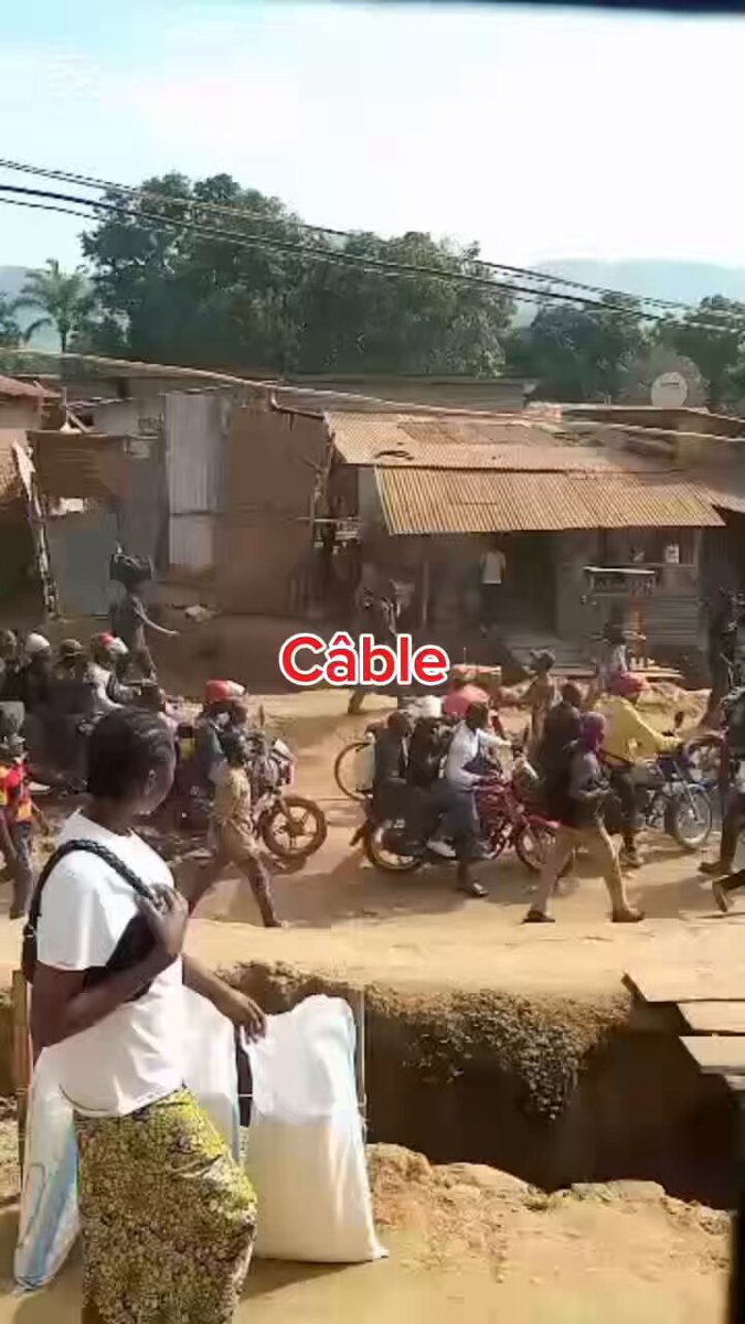 #RDC : Les soldats #FARDC qui ont quitté la cité d'Uvira sont maintenant arrivés à Misisi, située dans la province du #Sud-Kivu. Ils se dirigent vers #Kalemie, capitale de la province du #Tanganyika.