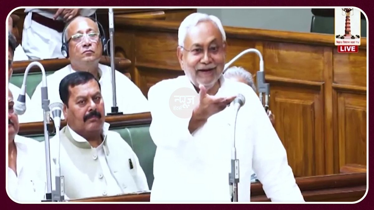 अगस्त 2022 में जब नीतीश कुमार भाजपा को छोड़कर फिर से RJD के साथ सरकार बना लिए थे तब नितिन नवीन और नीतीश कुमार के बीच बिहार विधानसभा में तीखी बहस हुई थी जिसमें नीतीश कुमार जी ने नितिन नवीन को बच्चा बोल दिया था और उनको याद दिलाया कि कैसे उनके पहले चुनाव में मात्र 18% वोट पड़ा था और उन्होंने नितिन नवीन को चुनाव जितने में मदद की थी।नीतीश कुमार ने नितिन नवीन को ये भी याद दिलाया कि कैसे उनके और उनके पिता के बीच कितने अच्छे थे। पूरा विवाद तब शुरू हुआ था जब नीतीश कुमार ने बोला कि केंद्र सरकार बिहार को पैसा नहीं देती है तब नितिन नवीन भड़क गए थे।