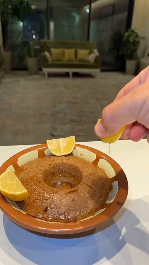 الحنيني هو طبق سعودي تقليدي شهير، يُعد من أبرز أكلات منطقة نجد(خاصة القصيم وحائل)، ويُعرف بكونه وجبة شتوية بامتياز تمد الجسم بالطاقة والدفء. "طريقة عمل الحنيني التقليدي القديم"
