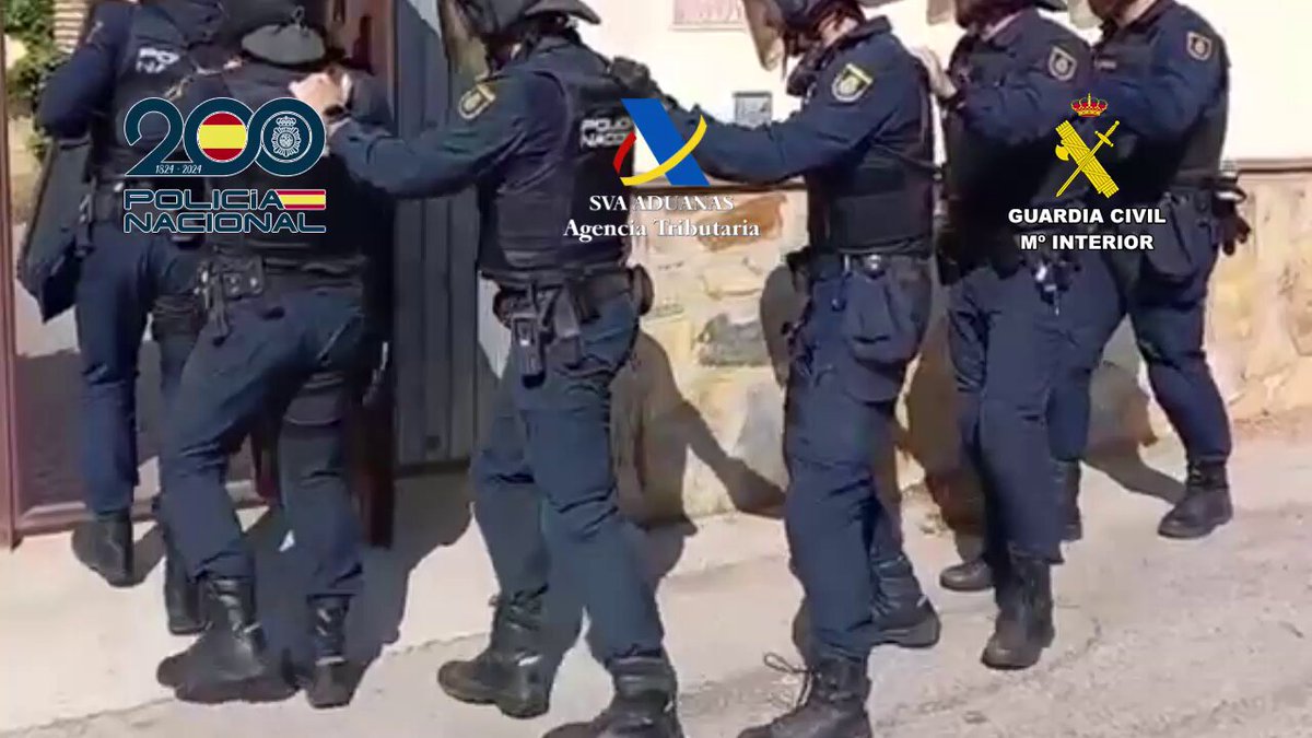 🚩Golpe histórico al #narcotráfico con la desarticulación de una cédula de la organización #criminal Balkan Cartel asentada en el Campo de #Gibraltar 🔹Introducían cocaína por el río #Guadalquivir haciendo uso de embarcaciones de alta velocidad 🔹30 detenidos en las provincias de #Málaga, #Cádiz y #Sevilla 🔹Intervenidos 2.550 kilos de #cocaína