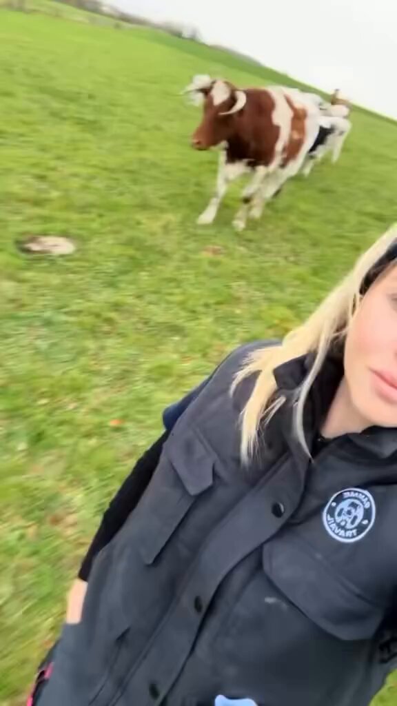 Le message clair d'Anais Foulquier, agricultrice vache et chèvre en transformation fromagère dans la Loire @lafermedechamaron 👩🏼‍🌾🌾 #mercosur #agriculture #paysan #france #souverainetéalimentaire #france #agricultrice #elevage #fy