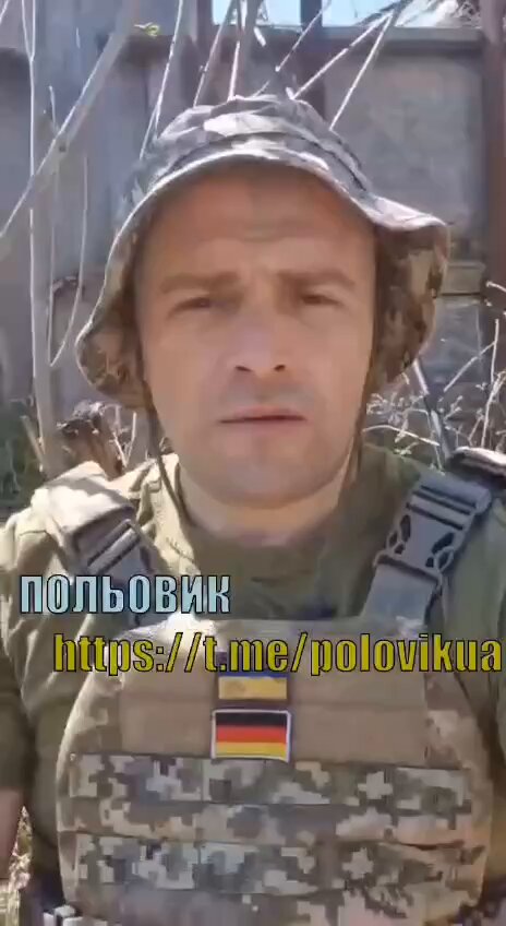 Рогулепипед, в своей естественной среде обитания и его волшебное 💯превращение в (бабочку) нормального человека... Трижды сука и иуда.