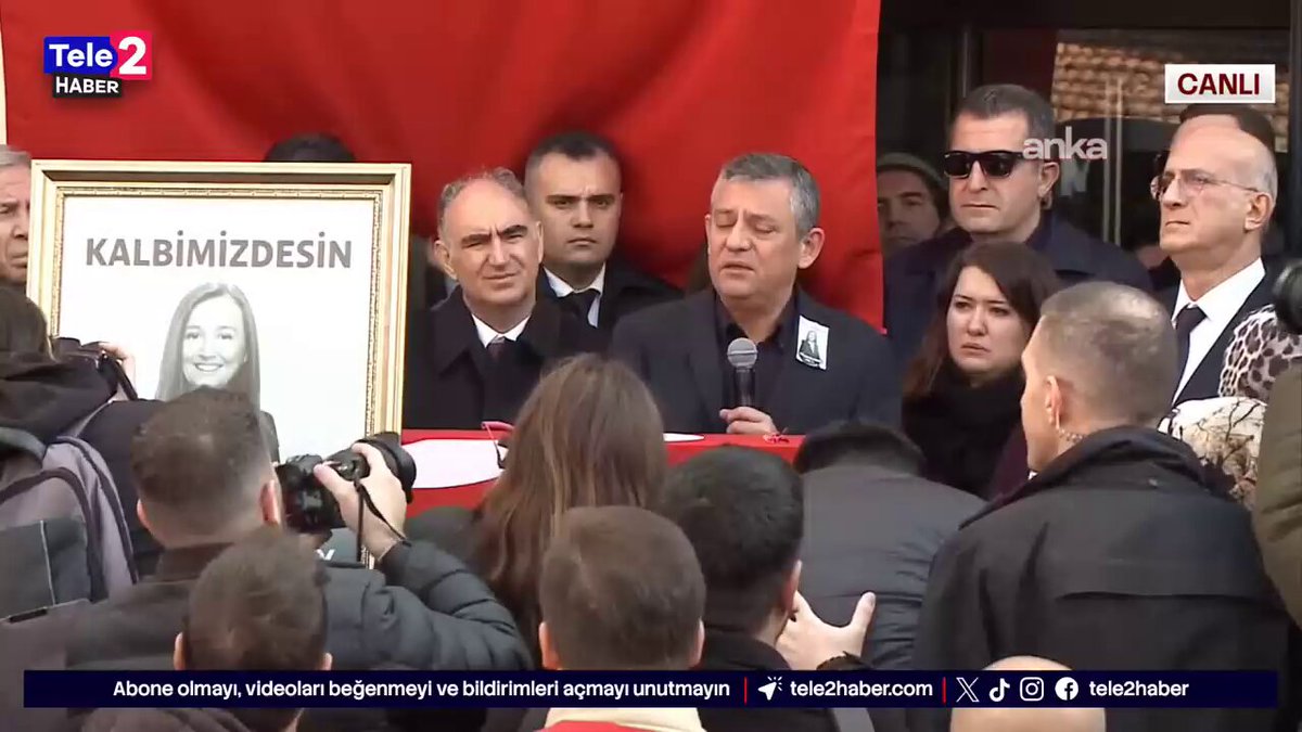 Özgür Özel, Gülşah Durbay'ın cenazesinde gözyaşları içinde, güçlükle konuştu "Son sözü 'Çok acıklı bir hikaye yazdık' olmuş. Bir yerde dursun artık. Şu insanlar iki oy verdi, birini Ferdi'ye, birini Gülşah'a. Biz 6 ayda bir tabut bayraklıyoruz, yeter artık. Bundan sonra güzel günler görelim..."