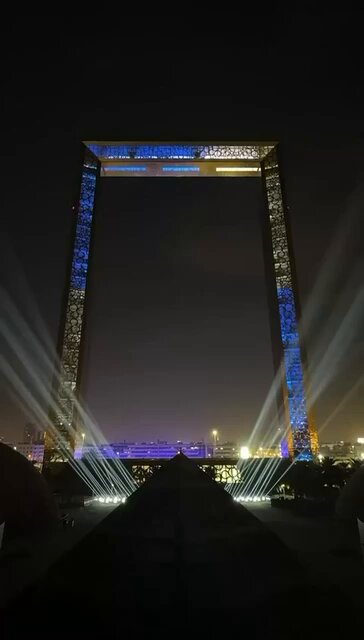 4,000 drone light show lights up the sky for the Red Bull Tetris World Final in Dubai. 📹 Red Bull