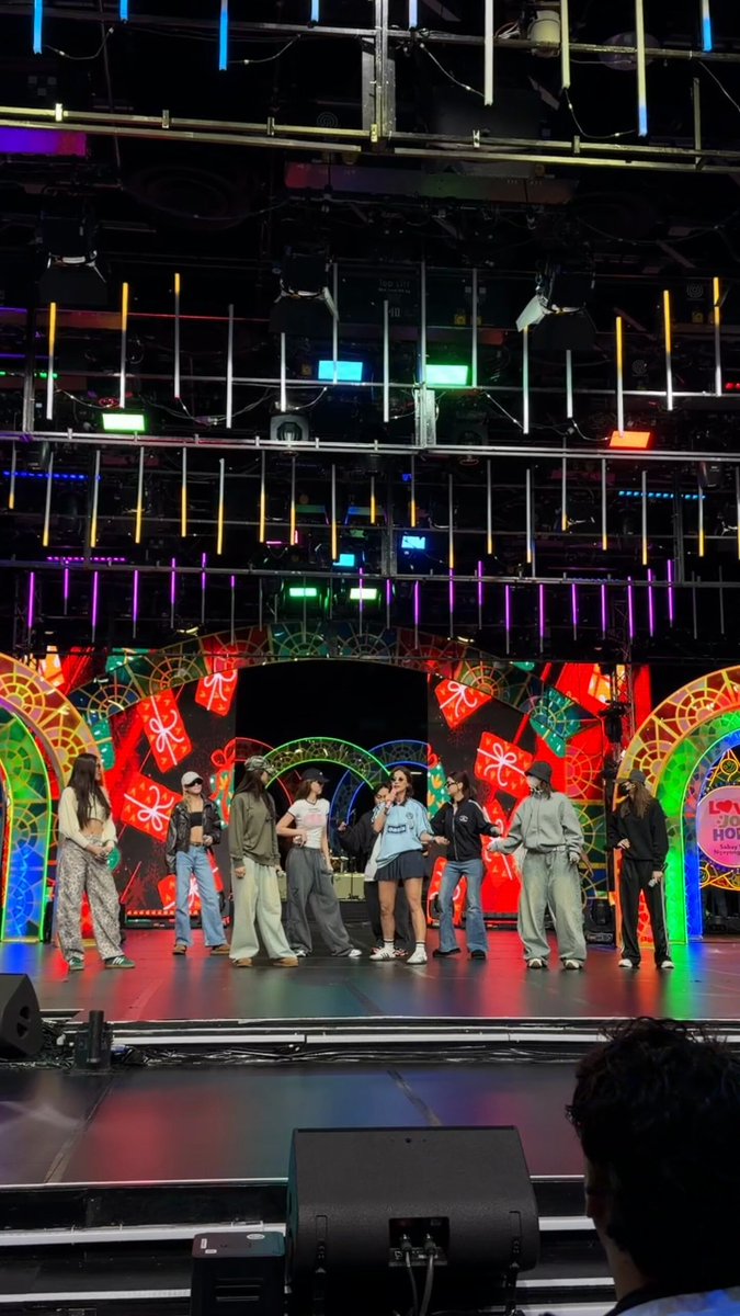 Love, Joy, Hope… and all the KILIG feels at #ABSCBNChristmasSpecial2025!❤️💚💙 Luhhh! Sino ang pinakakilig kay JOY?🤭 Let's find out in our #BINI_inReelLife!📹 #BINI #BINI_FLAMES #MerryBINIMonth