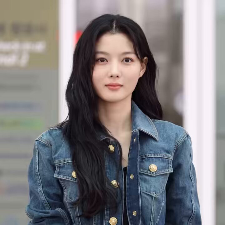 김유정 이 날 묘하게 눈이 약간 텅 빈 느낌이였는데 생각해보니 백아진이던 시절 다죽자