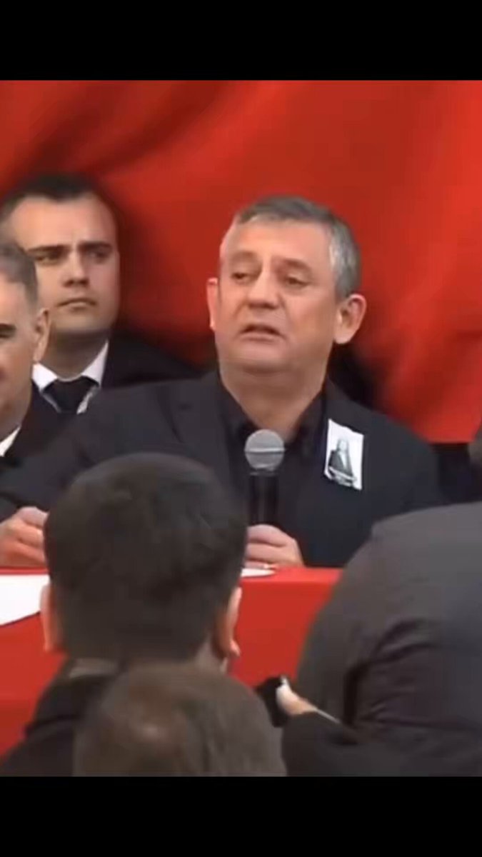 Özgür Özel’in zorlu bir kaderi varmış. Ferdi bey ve Gülşah hanıma rahmet olsun. 6 ay sonra bir kişi daha var diyor Özgür bey. Kimden bahsediyor ?