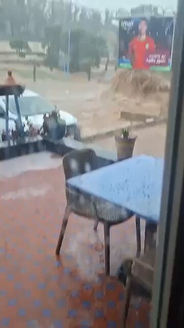 قوة السيول التي اجتاحت وسط المدينة 😱 #فيضانات_آسفي