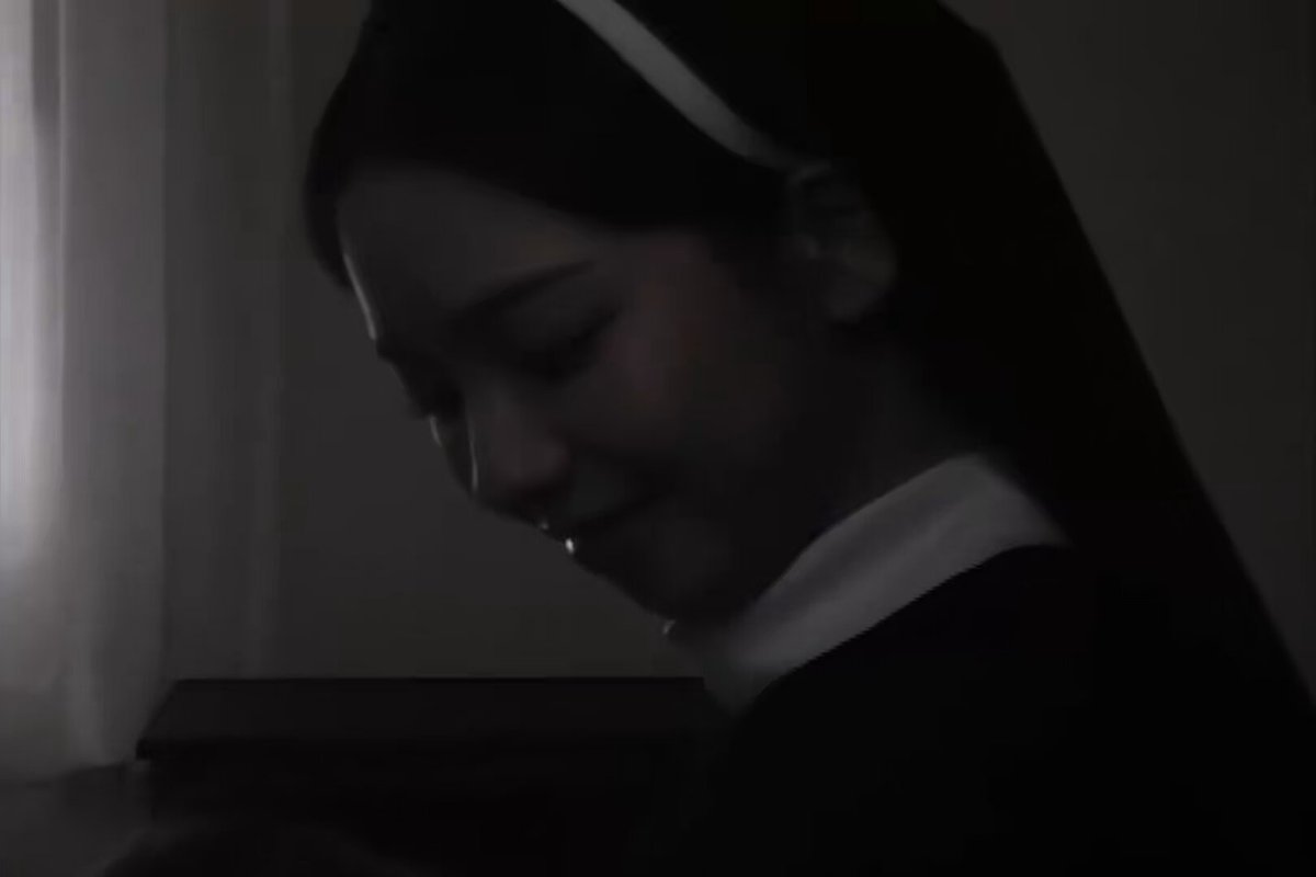 🚨 O primeiro episódio de “The Christmas Song” está disponível! KARINA atua como irmã Raphaela e WONYOUNG como irmã Gabriella.