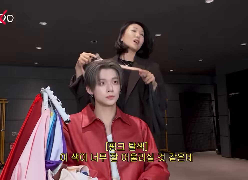 👤: i think this color would look amazing on you ( baby pink ) you’ve had this color before? 🦊: it was a bit darker 👤: this really brightens you up if you’re going for a softer vibe for you next album I’d highly recommend an ashy pink 🦊: ashy pink ! GOT IT