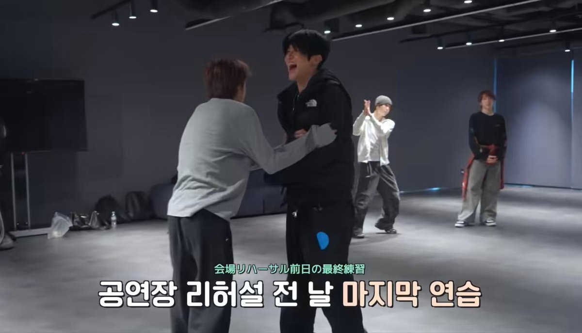 오시온 엄청 신났고, 꼴뚜기 비니 쓰고 우시를 엄청 귀여워함