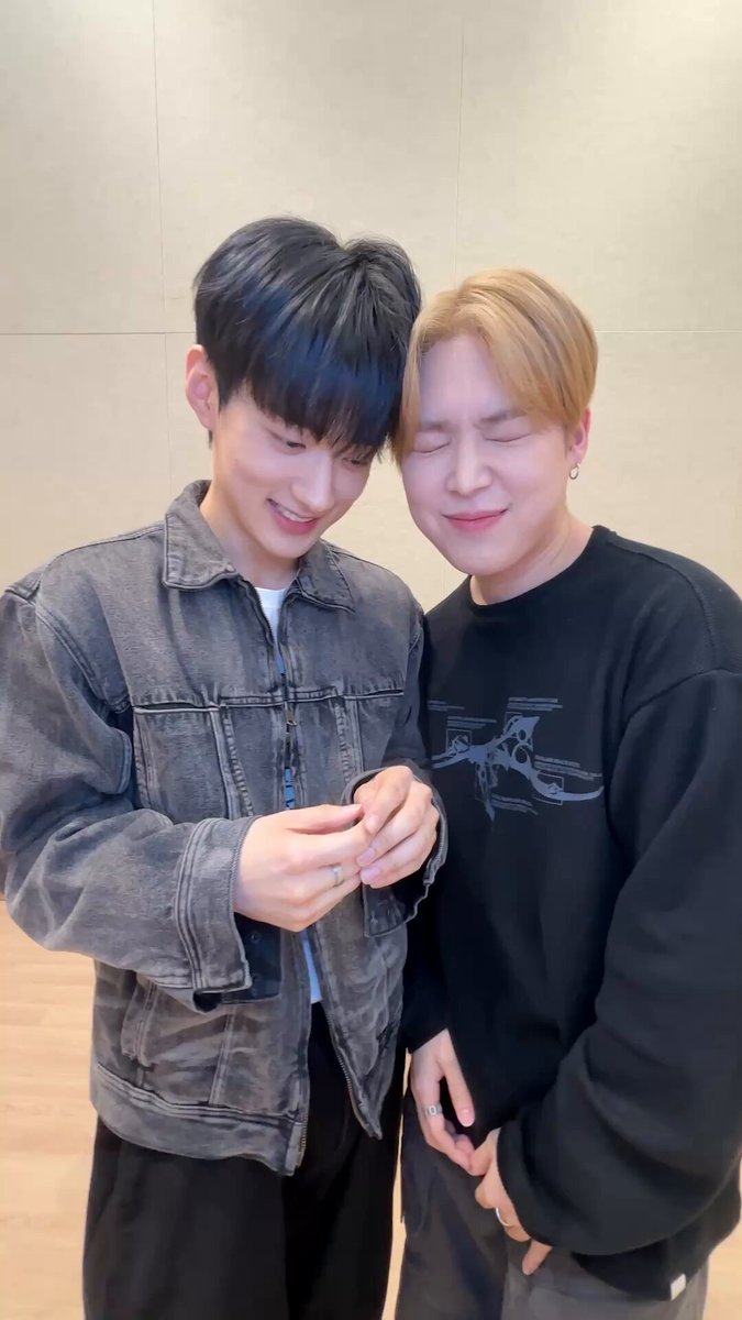 #RED_Beggin_Challenge♥️🪽 with #서원 #SEOWON 서원.official 👉 #베리베리 #VERIVERY #VRVR #연호 #YEONHO #용승 #YONGSEUNG #RED #RED_Beggin #Lost_and_Found