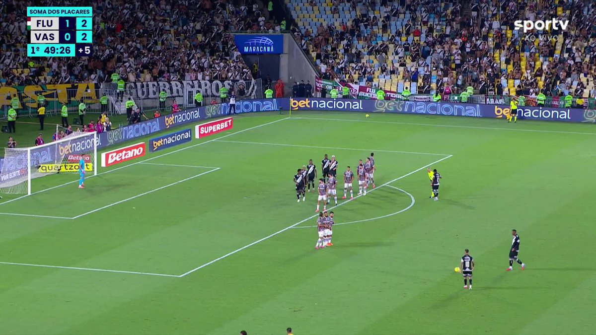 A verdade é a seguinte: Se não fosse o Fábio fazendo uma partida monumental, a gente tinha passado por cima no tempo normal mesmo. Vasco MUITO superior nos dois jogos. O 1x0 já era muito injusto.