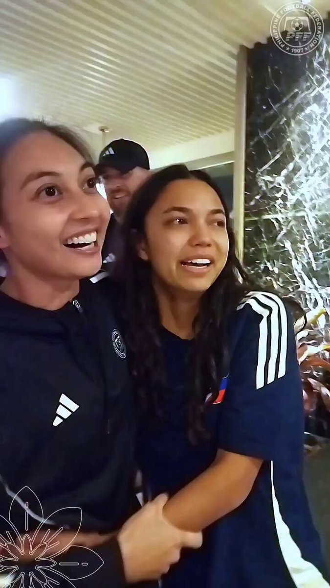 "I'm so proud of her!" Malea Cesar breaks down in happy tears after watching her sister Naomi Cesar win #SEAGAMES2025 Gold in Women's 800m miles away in Bangkok with the rest of the Filipinas cheering her on 🥹