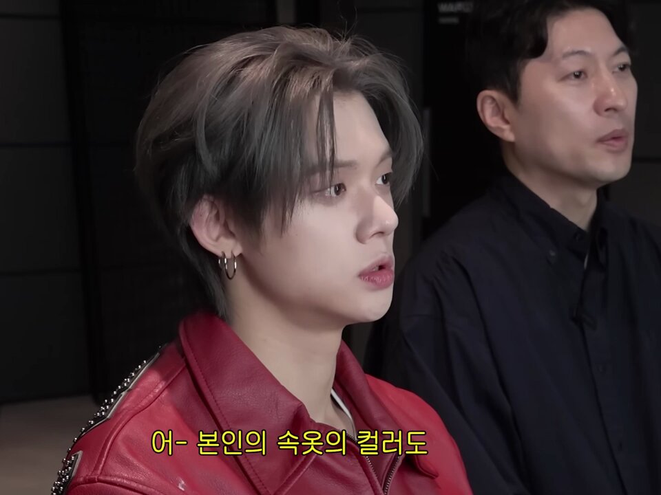 👤 본인의 속옷의 컬러도 빨강이나 핑크가 좋다 이렇게 볼 수 있습니다 🦊 제 속옷 색깔이요? 👤 본인의 에너지를 발산시키고 🦊 핑크 팬티... 👤 끼도 올릴 수 있고 활동력도 강하게 할 수 있는 🦊 알겠습니다... (하체 쳐다봄) 핑크팬티 입고 끼를 올리라니요 히발