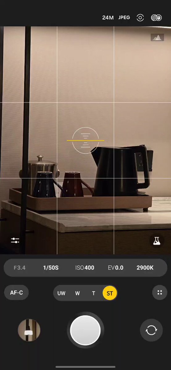 The biggest flaw of Expert RAW is that the processing time is too long, up to 7 seconds.If you take a lot of photos, the processing time will be longer. If you alternate between the default camera and the Expert RAW camera. It gets stuck very easily. This makes it impossible for it to replace the default camera.