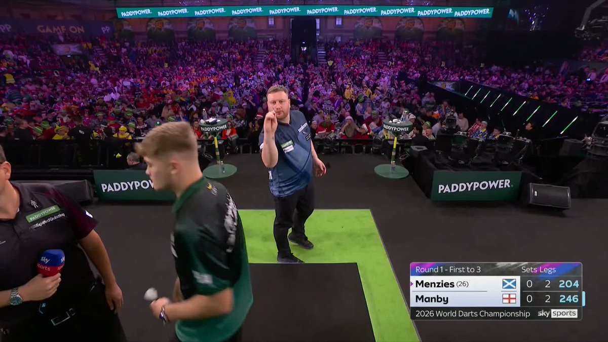 MENZIES HITS THE FRONT! Cameron Menzies with some big power scoring as he takes the opening set 3-2. 📺 #WCDarts | R1