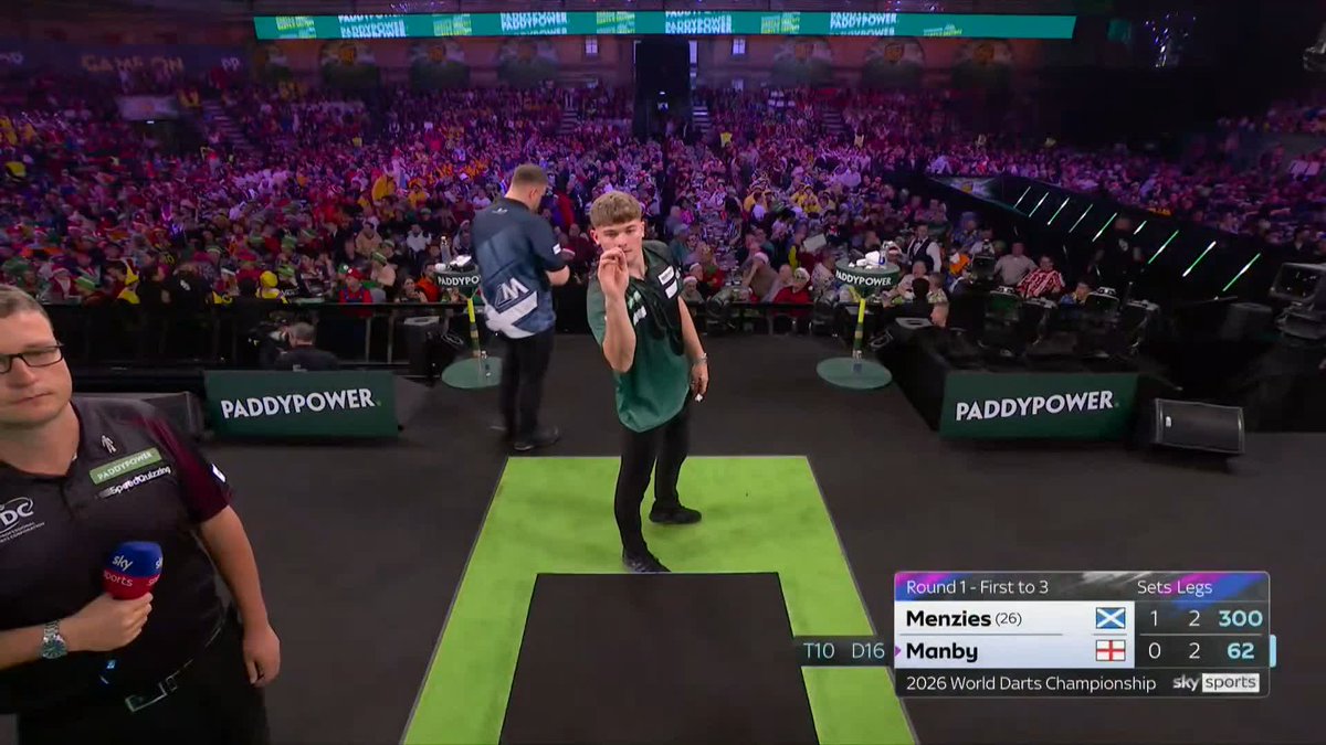 MANBY IS FIRED UP 🔥 A first set on his Ally Pally debut for Champagne Charlie Manby and he is enjoying himself up there! 📺 #WCDarts | R1