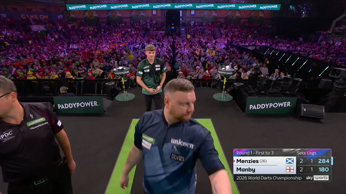 120 FINISH FROM MANBY!!! It's absolutely HUGE from Charlie Manby as he breaks throw with a massive finish in the decider. 📺 #WCDarts | R1