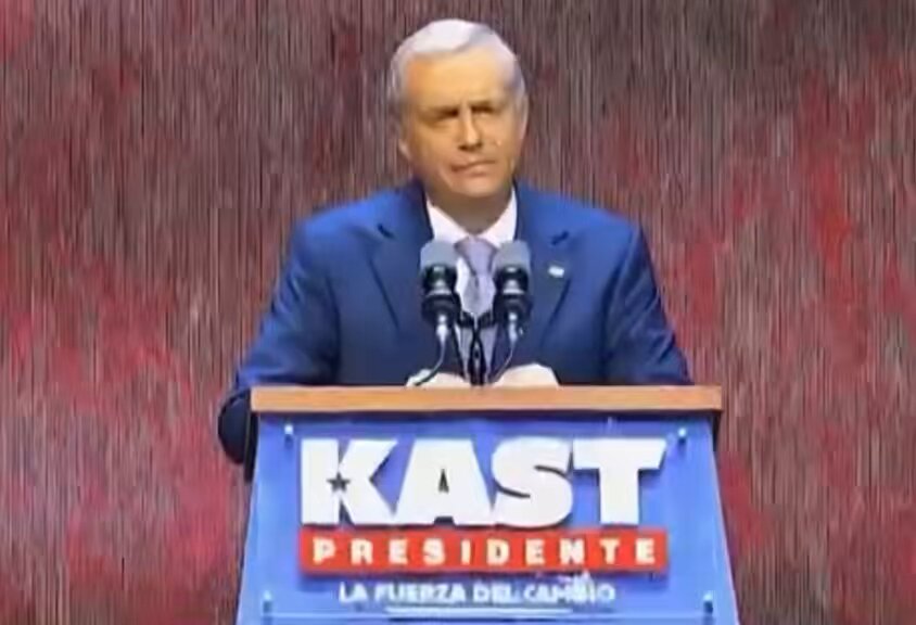 “Alguien puede ser de ideología distinta, pero es una persona igual que nosotros” “No se construye solo con los partidarios, la oposición es importante” Qué palabras de Kast, el próximo presidente de Chile, que pidió no abuchear y respetar a Jara, la candidata a la que venció