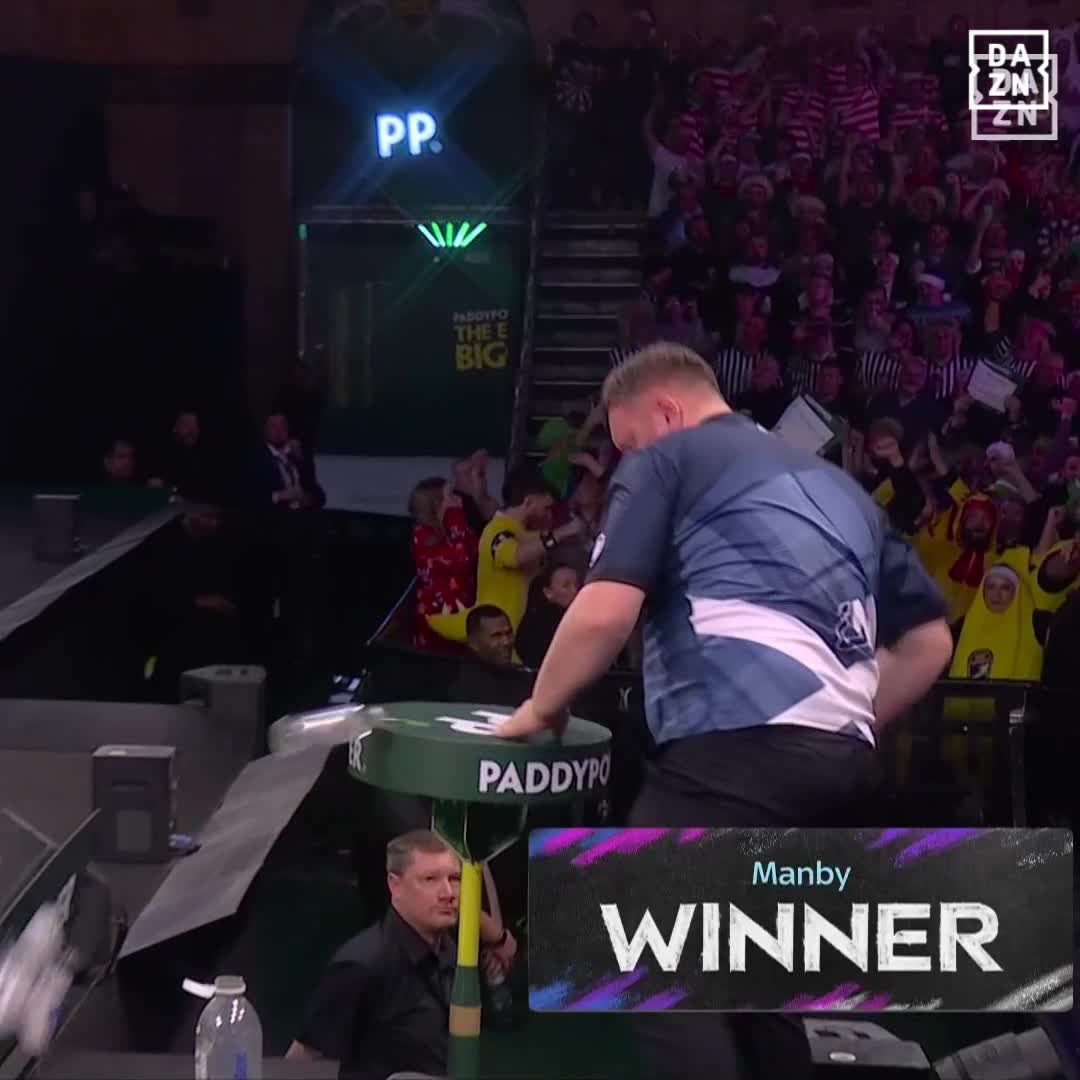 Cameron Menzies verrechnet sich, verliert - und nimmt dann den Tisch auseinander #DAZNmoment #DartsWM #DARTZN