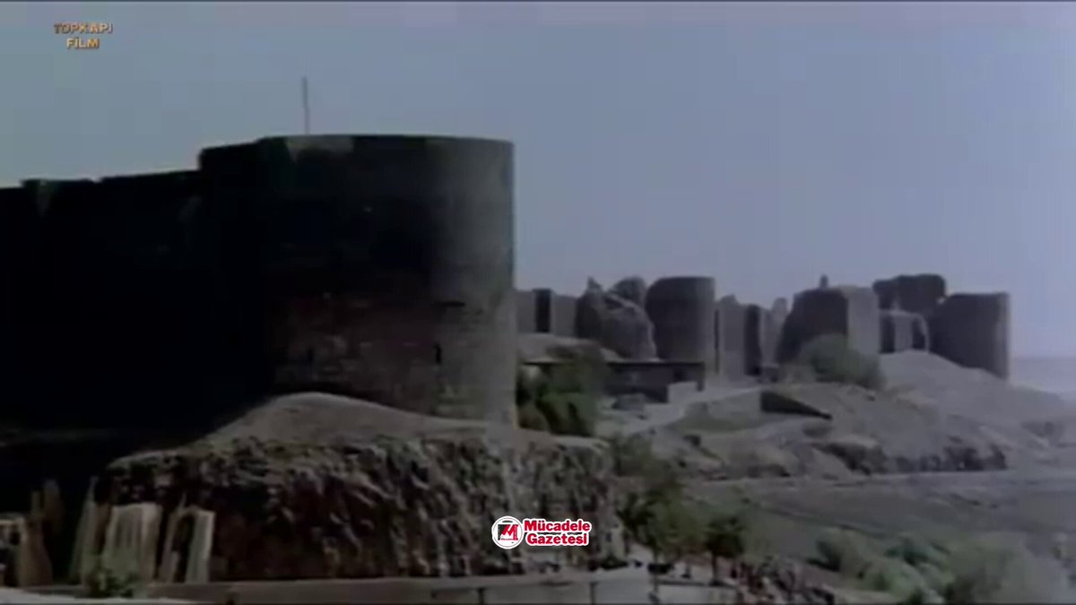 Diyarbakır’da 1985 yılında çekilen Son Darbe filminden bazı sahneler: Keçi Burcu Gazi Caddesi Urfa Kapı On Gözlü Köprü