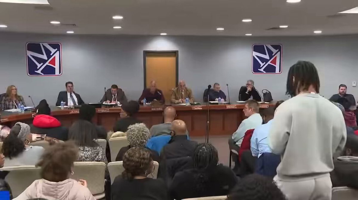 A strange twist 🤯 McKeesport star Khaleke Hudson stunned the city when he showed up at the school board meeting &amp; made an impassioned speech about the city He says he is ready to be the Head Coach The school board will vote next month to retain HC Matt Miller or open job up