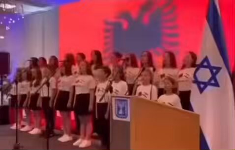 🇮🇱 Israeli kids singing the Albanian national anthem for 28 November 🇦🇱 Hebrew people celebrate Hanukkah today 🕎