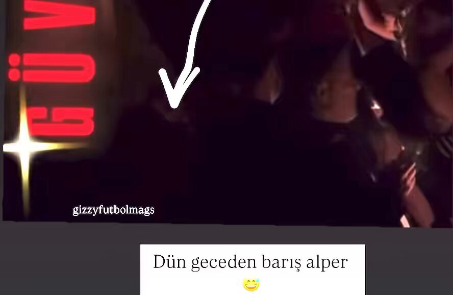 bu çocuk efkarlı müzik mekanlarından bıkmadı