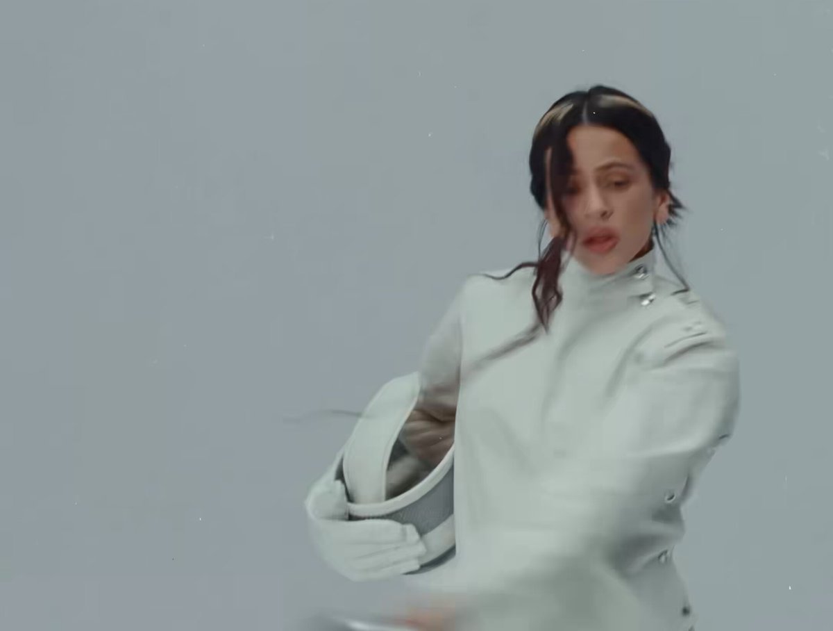 🚨 ROSALÍA has just released the music video for "La Perla".