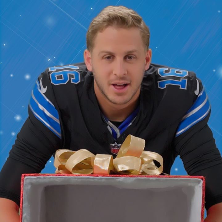 NFL players react to Twerking Santa 😭