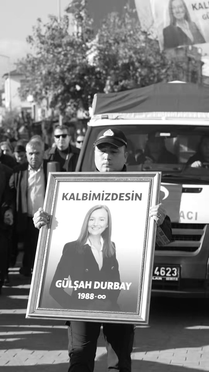 Şehzadeler Belediye Başkanı Gülşah Durbay son yolculuğuna uğurlandı.