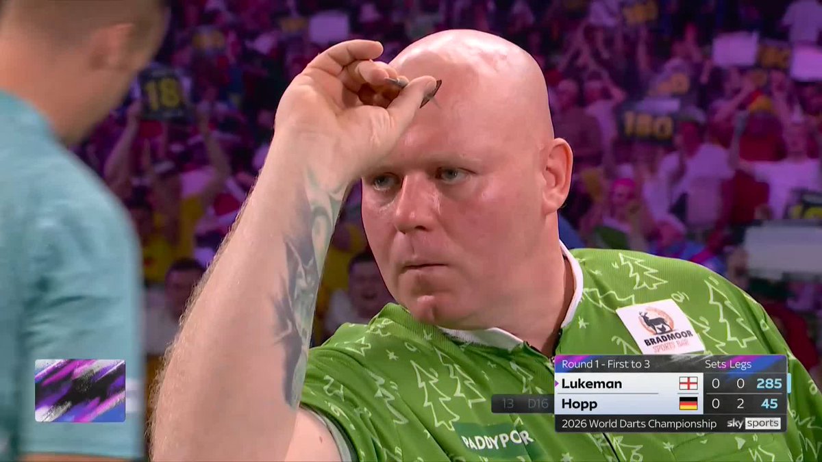 HOPP RACES AHEAD! Statement start from Max Hopp! The German star wraps up the opening set in quick-fire fashion, landing three 180s in as many legs to lead Martin Lukeman 1-0! 📺 #WCDarts | R1