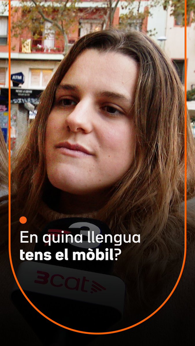 En quina llengua tens el mòbil? Només el 20% de catalanoparlants tenen els dispositius configurats en català, alerta l'entitat Accent Obert, que dona eines per facilitar-ho. “Demanem a les empreses que es passin al català i ens diuen que no el fem servir’”