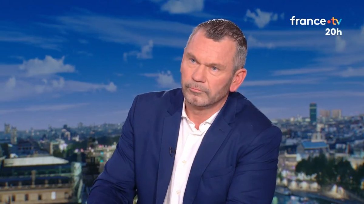 🔴🗣️ "Il n'y aura pas de licenciement dans les points de vente" Thierry Cotillard, président du groupement Les Mousquetaires, se veut rassurant après l'annonce du partenariat entre son groupe et Auchan. #JT20h