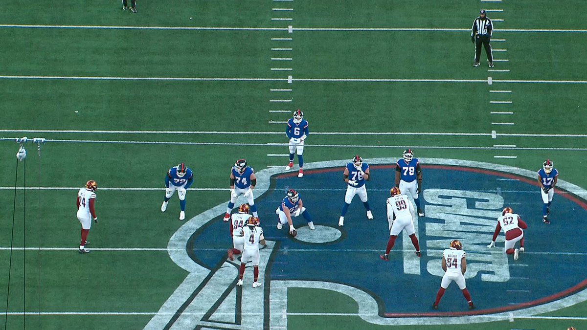 Jaxson Dart drops an absolute dime of a football over the top to Theo Johnson in these windy, cold MetLife conditions. The anticipation (when he threw it) was there but more importantly, the footwork was much better than on his misses. One of my favorite Dart throws of the year.