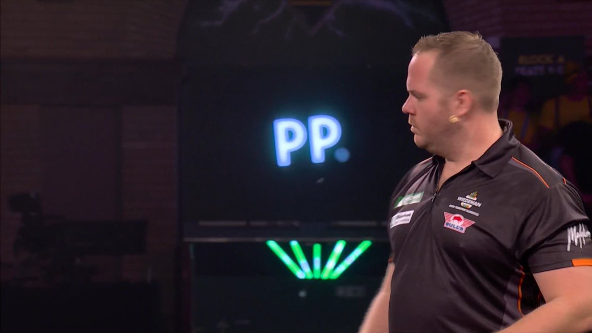 The Ally Pally wasp bringing even more chaos as Dirk van Duijvenbode steps up to the oche! 🐝