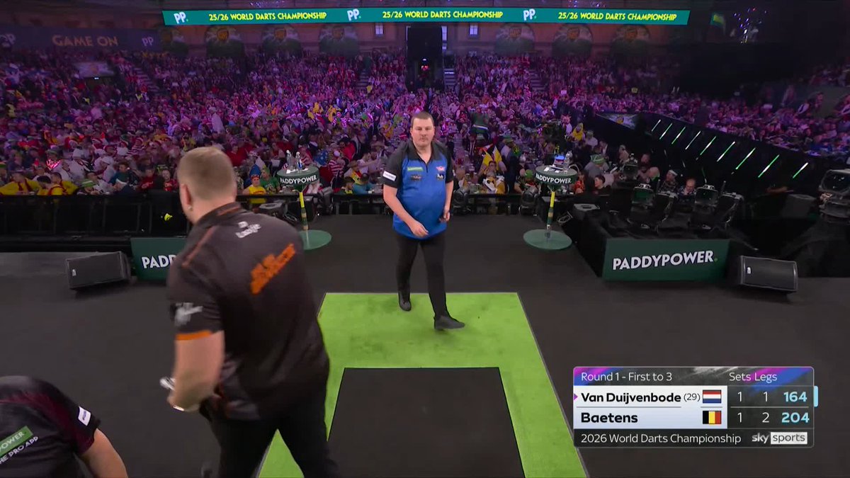 BAETENS IN THE LEAD! A brilliant third set from the Belgian and he's one set away from a big upset here! 📺 #WCDarts | R1