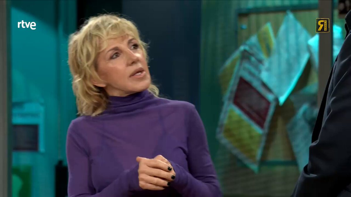 💪 Vaya espalda está echando Ana Torroja, que parece una pizarra #LaRevuelta Ana Torroja