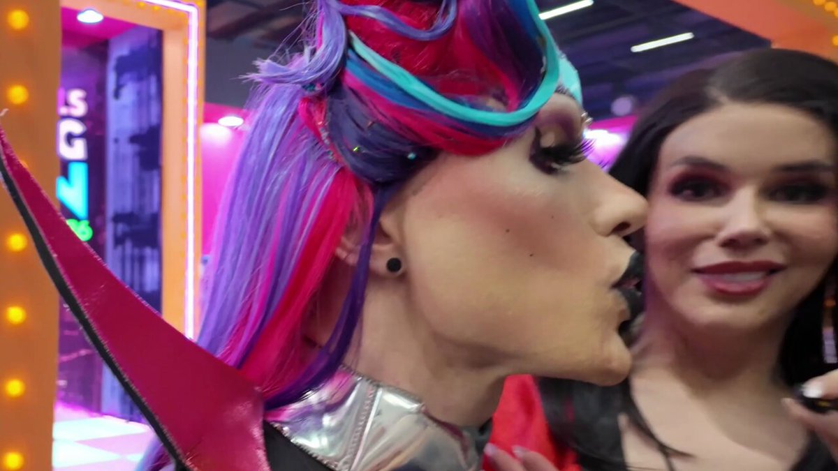 Elas conheceram TUDO da CCXP25, ganharam prêmios, entrevistaram famosos e beijaram muito!
