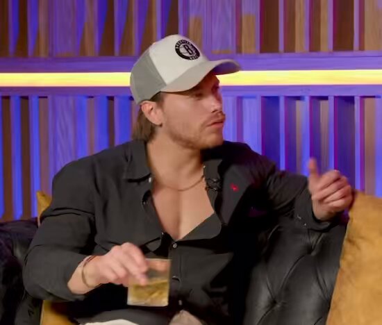 No puedo con la risa jiribillosa y el brincos dieras bien shipper ajajajssjaj