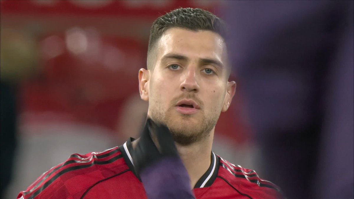 "Absolute MADNESS!" 🤯 Gary Neville reacts to Manchester United 4-4 Bournemouth 🔊