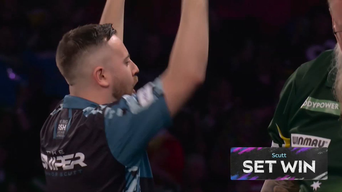 SCUTT HITS THE FRONT! Stylish start from Connor Scutt, who wraps up the opening set against Simon Whitlock with a 117 checkout! 📺 #WCDarts | R1