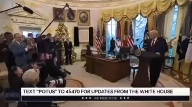 Lo que denunciamos Donald Trump lo confirma: -Rixi Moncada era la virtual Presidenta de Honduras, el pueblo estaba listo para ratificarla el 30 de noviembre. Como el mismo Trump lo confirmó en su primera intervención, "Rixi Moncada es la principal oponente de Tito Asfura". -Su CONDENABLE y DELEZNABLE INJERENCIA logró, según él, hacer "ganar" a un candidato que no competía. El Partido Nacional y Nasrry Asfura siempre estuvieron en 3er lugar. -Su indulto al Narco de JOH fue un mensaje a la Criminalidad Organizada para que forzaran al pueblo con amenazas, extorsión y chantajes a votar por Asfura y no por Rixi Moncada. -Para sellar su CRIMINAL INJERENCIA, a través del Golpe Electoral en curso, "reconoce" a Nasrry Asfura como el "Presidente Electo". Debemos YA, como pueblo cerrar filas y convocarnos para rechazar y revertir las consecuencias de la Injerencia del Presidente de los Estados Unidos Donald Trump. #NoAlGolpeElectoral #FueraTrump #FueraTrump