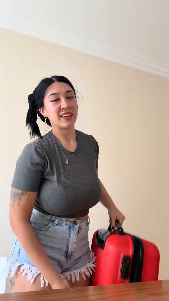 Una tiktoker hizo el unboxing de la caja navideña de Coca-Cola. 🎄