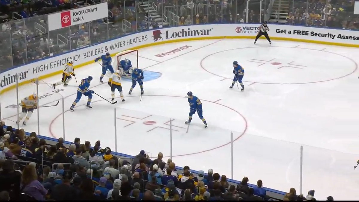 FORSBERG PICKS THE CORNER 🎯 The Nashville Predators have the lead just 27 seconds into the game!